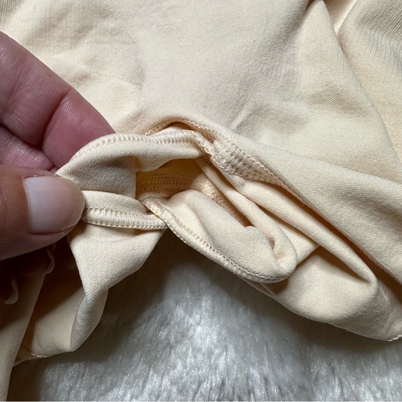 NEW Skims Seamless Sculpt Mid Thigh Bodysuit in Sand Women’s S/M - Picture 5 of 6